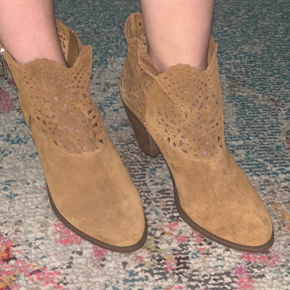Jessica Simpson 9.5 brown suede ankle boots - Picture 3 of 4